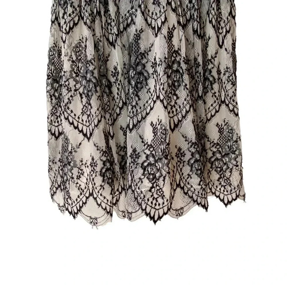 Alice + Olivia Cara Flared Lace Mini Dress Black Ivory Contrast Cocktail Size 4 - Picture 5 of 17